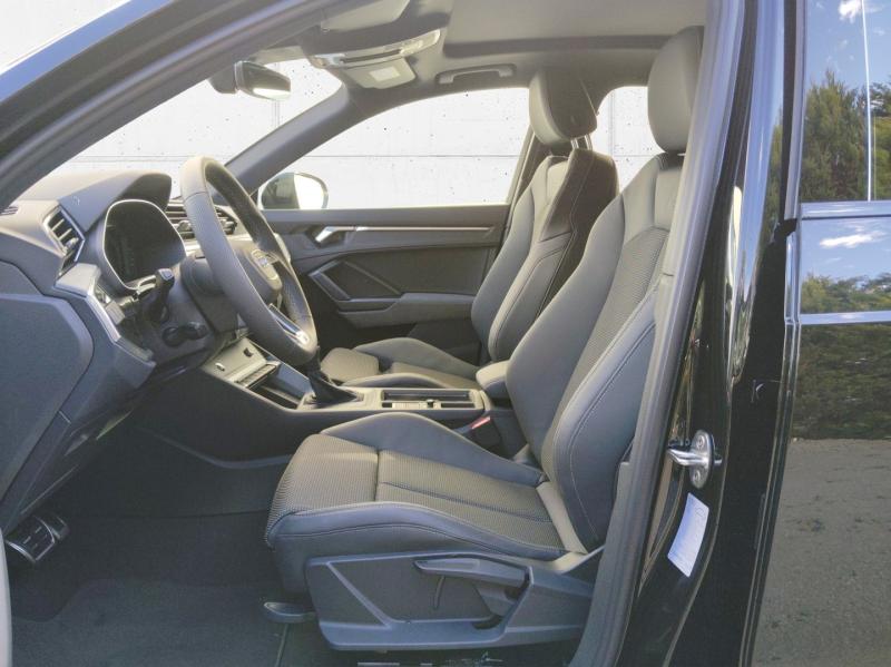 Audi Q3 35 TFSI admired