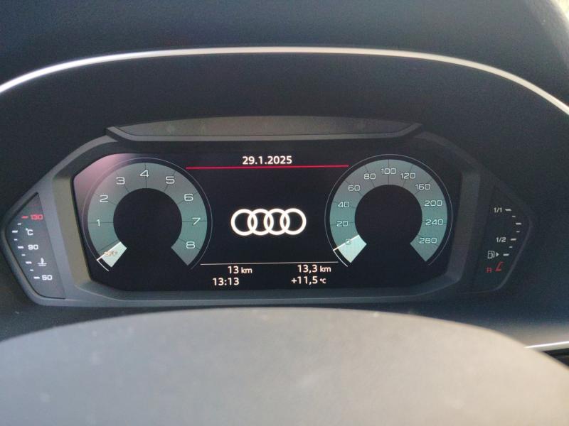 Audi Q3 35 TFSI admired