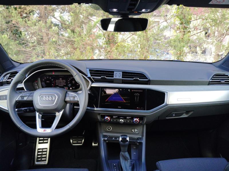 Audi Q3 35 TFSI admired
