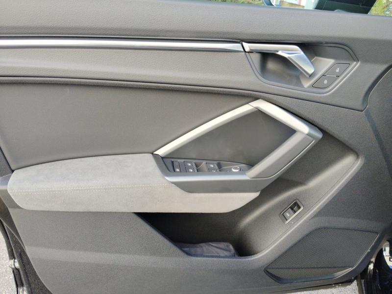 Audi Q3 35 TFSI admired