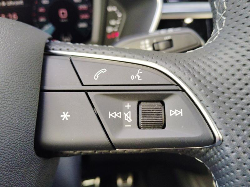 Audi Q3 35 TFSI admired