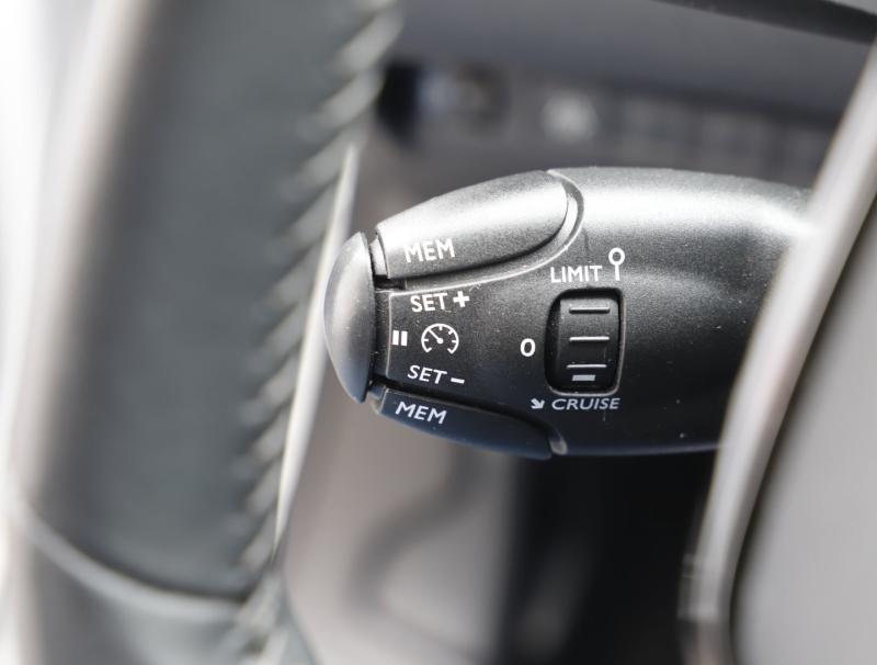 Peugeot e-2008 50kWh Allure Pack