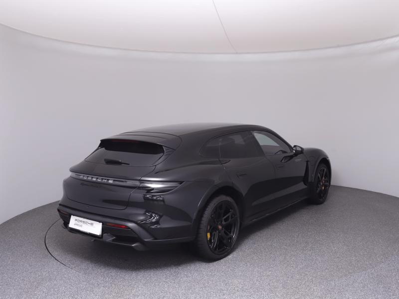 Porsche Taycan Turbo S Cross Turismo