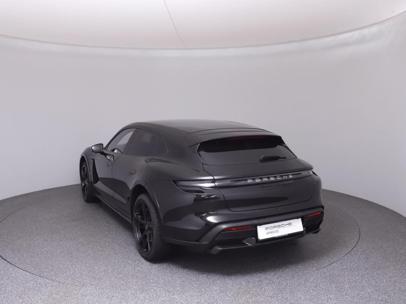 Porsche Taycan Turbo S Cross Turismo