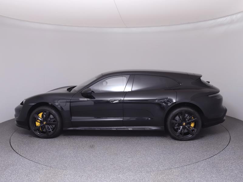 Porsche Taycan Turbo S Cross Turismo