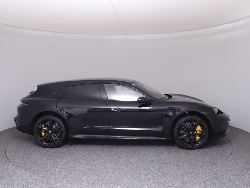 Porsche Taycan Turbo S Cross Turismo