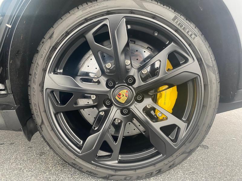 Porsche Taycan Turbo S Cross Turismo