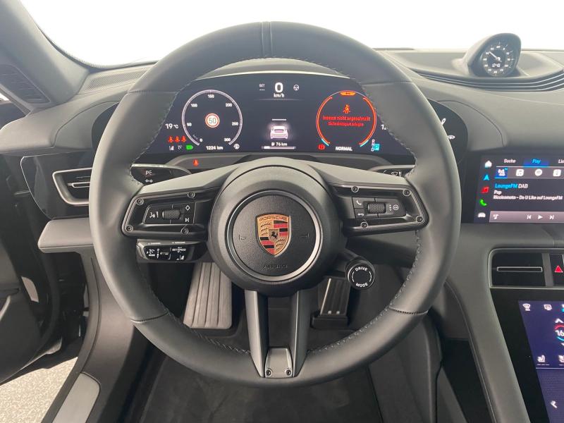 Porsche Taycan 4