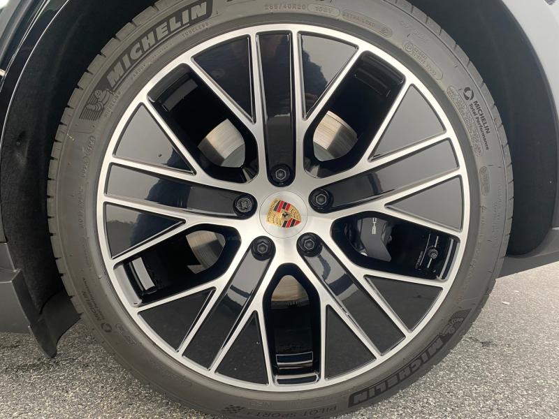 Porsche Taycan 4