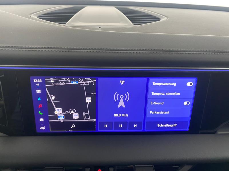 Porsche Macan 4