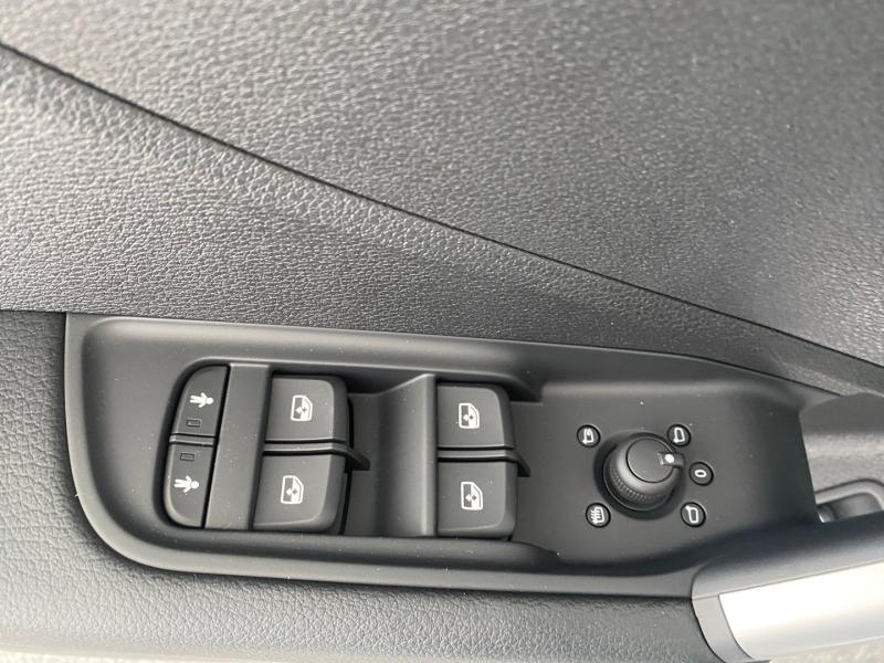 Audi Q2 30 TFSI admired