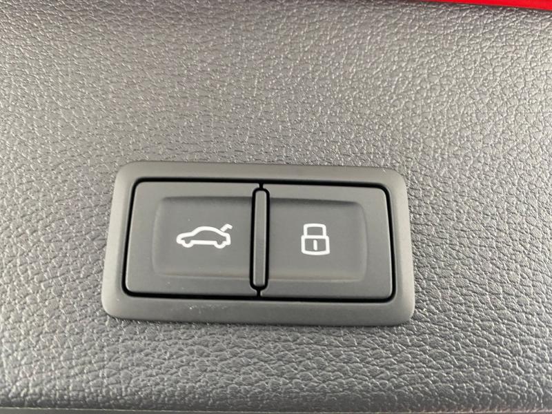 Audi Q2 30 TFSI admired