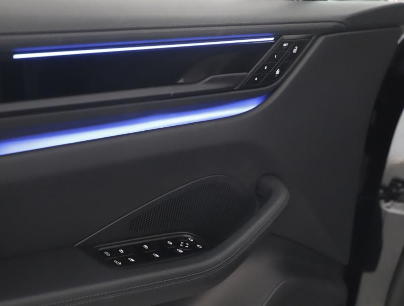 Porsche Macan 4