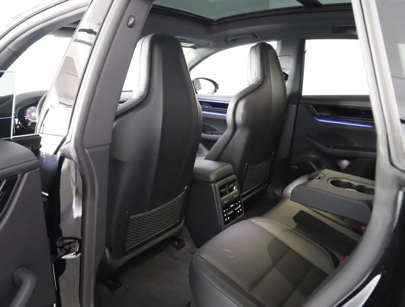 Porsche Macan 4