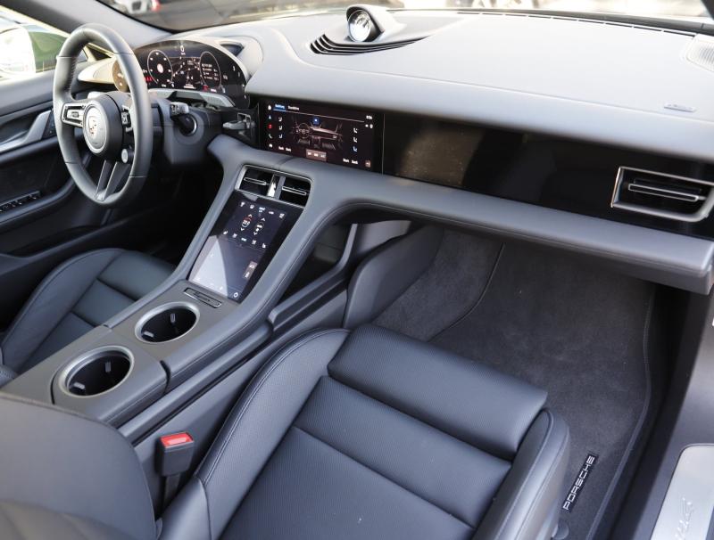 Porsche Taycan 4 Cross Turismo