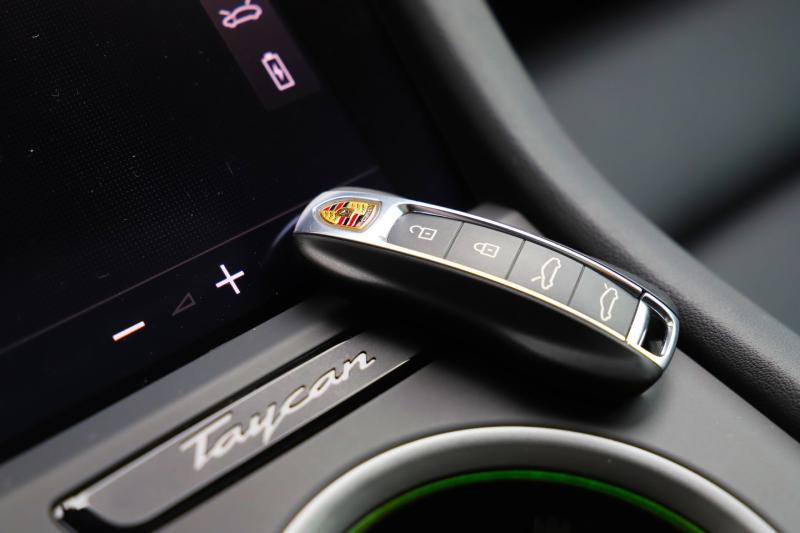 Porsche Taycan 4 Cross Turismo