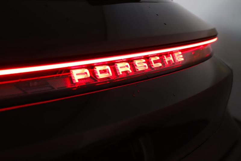 Porsche Taycan 4 Cross Turismo