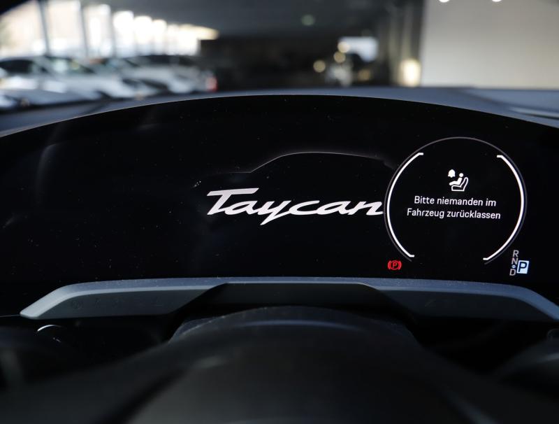Porsche Taycan 4 Cross Turismo