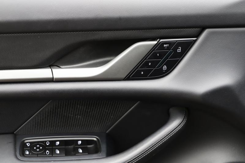 Porsche Taycan 4 Cross Turismo