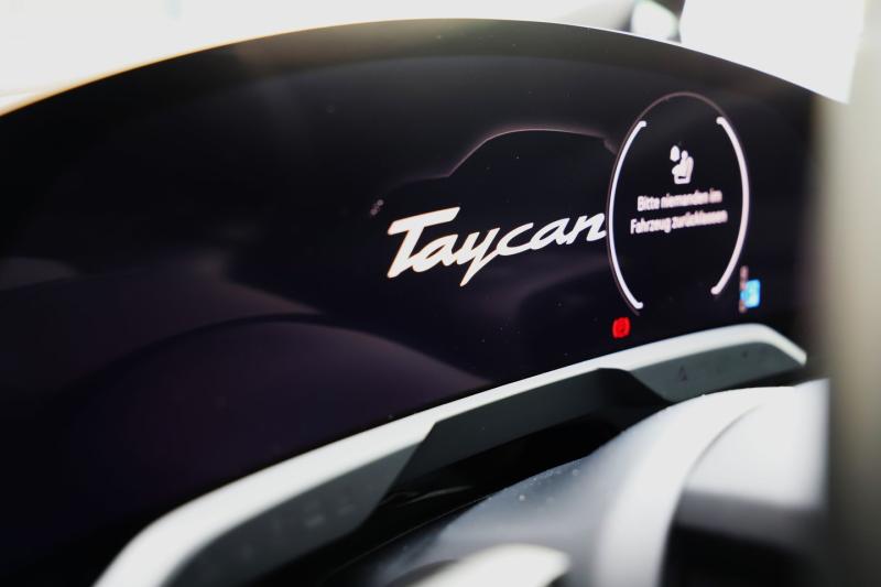 Porsche Taycan 4 Cross Turismo