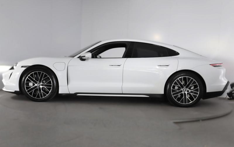 Porsche Taycan Turbo