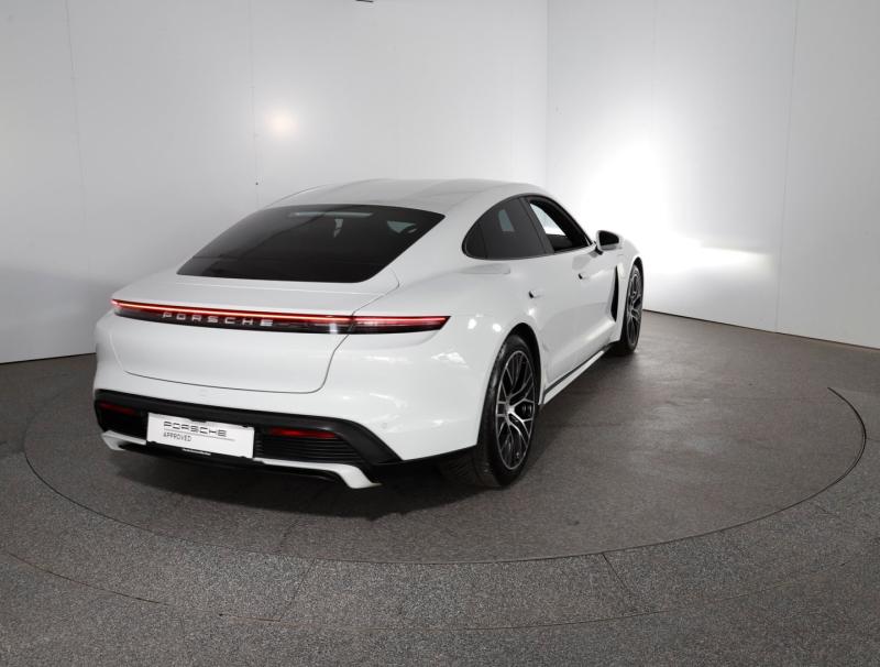Porsche Taycan Turbo