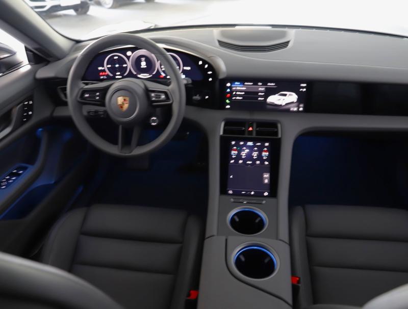 Porsche Taycan 4 Cross Turismo