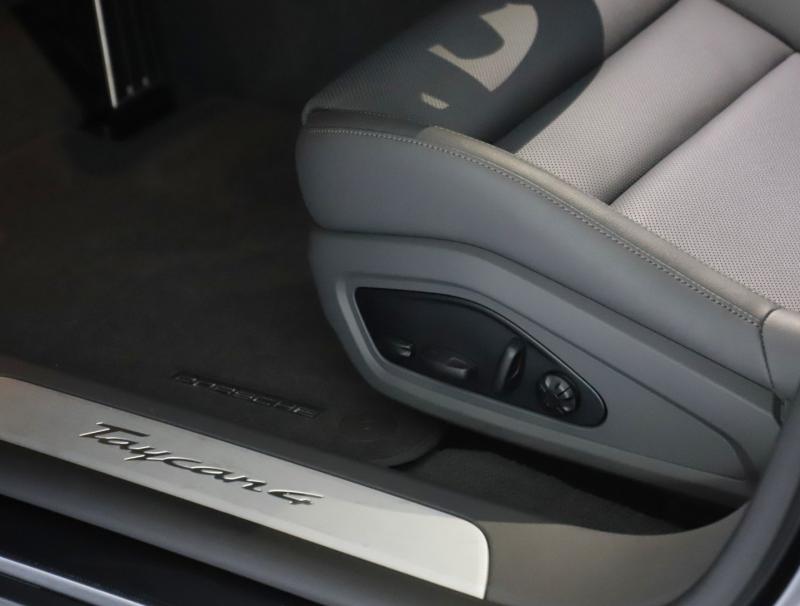 Porsche Taycan 4 Cross Turismo