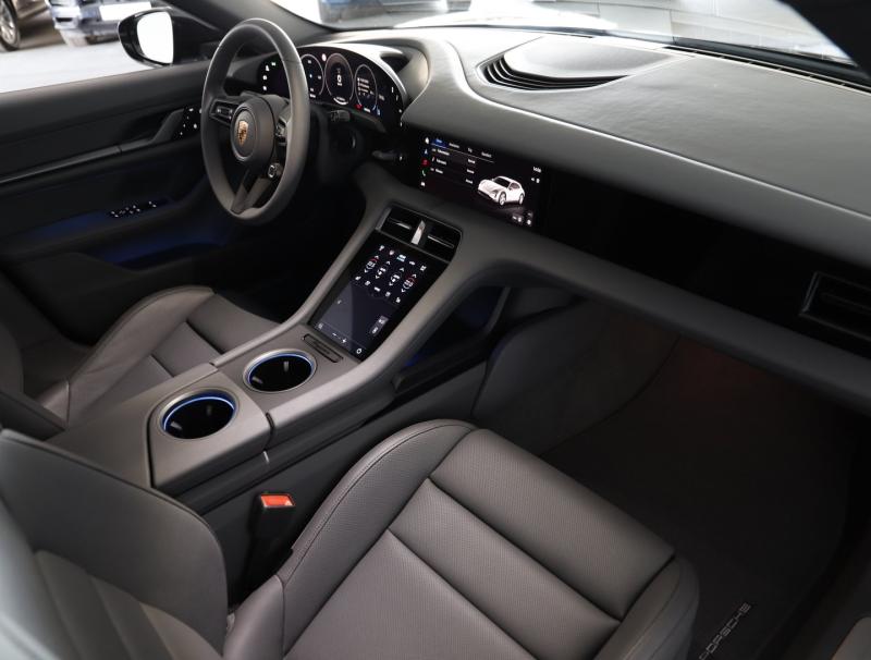 Porsche Taycan 4 Cross Turismo