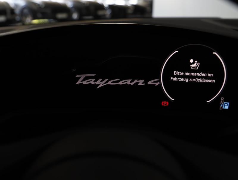 Porsche Taycan 4 Cross Turismo