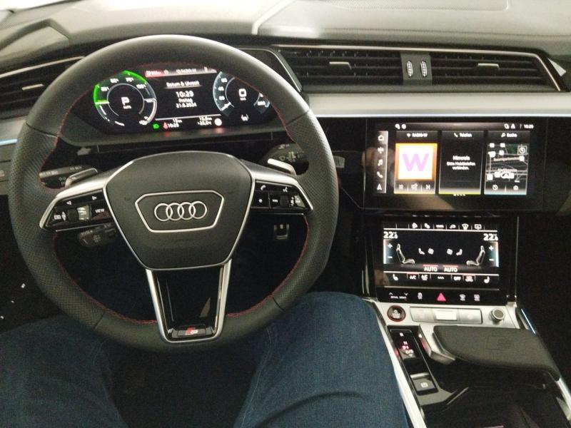 Audi SQ8 e-tron quattro