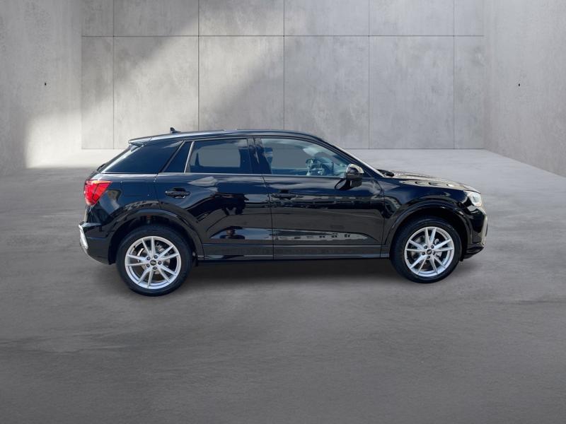 Audi Q2 35 TFSI admired
