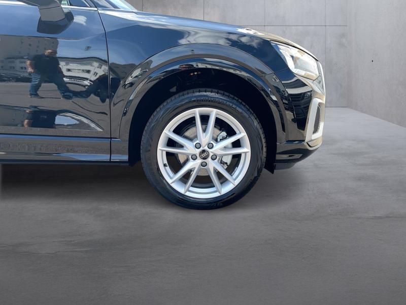 Audi Q2 35 TFSI admired