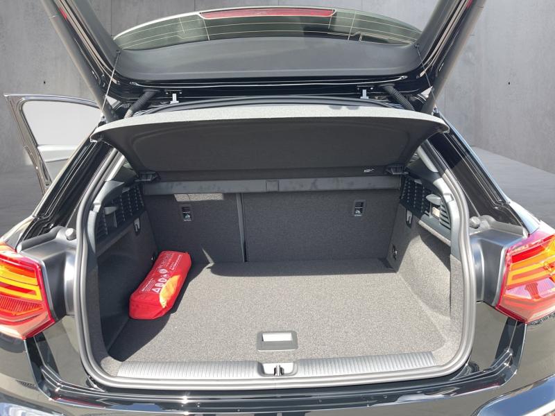 Audi Q2 35 TFSI admired