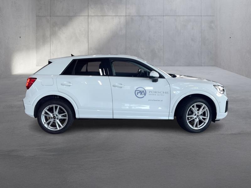 Audi Q2 35 TFSI admired