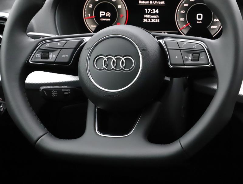 Audi Q2 35 TFSI admired