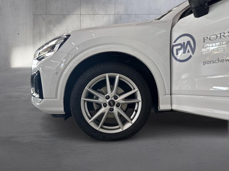 Audi Q2 35 TFSI admired