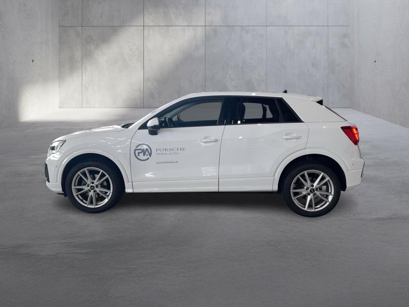 Audi Q2 35 TFSI admired