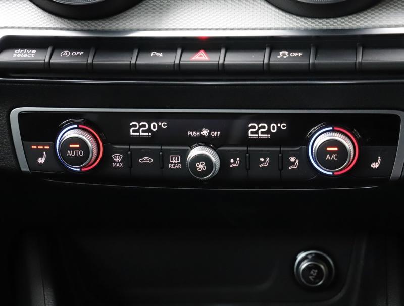 Audi Q2 35 TFSI admired