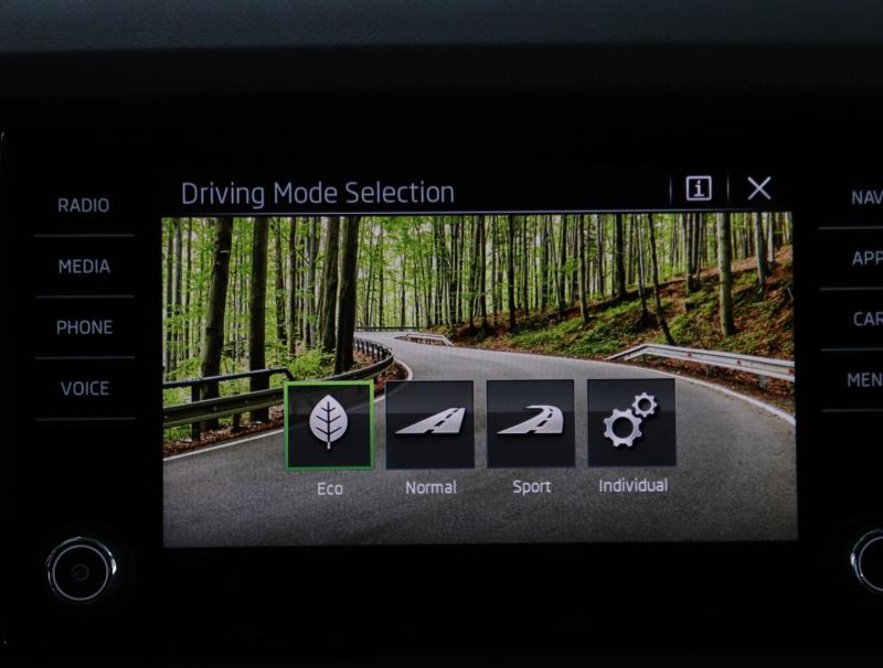 Škoda Karoq Selection TSI