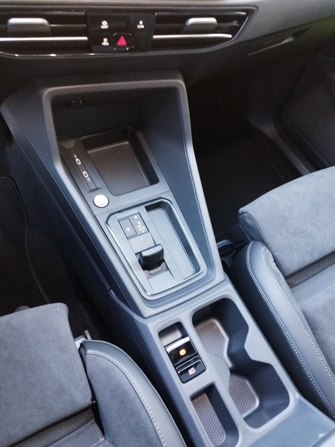 VW Caddy Dark Label TDI