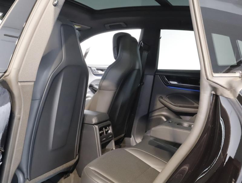 Porsche Macan 4