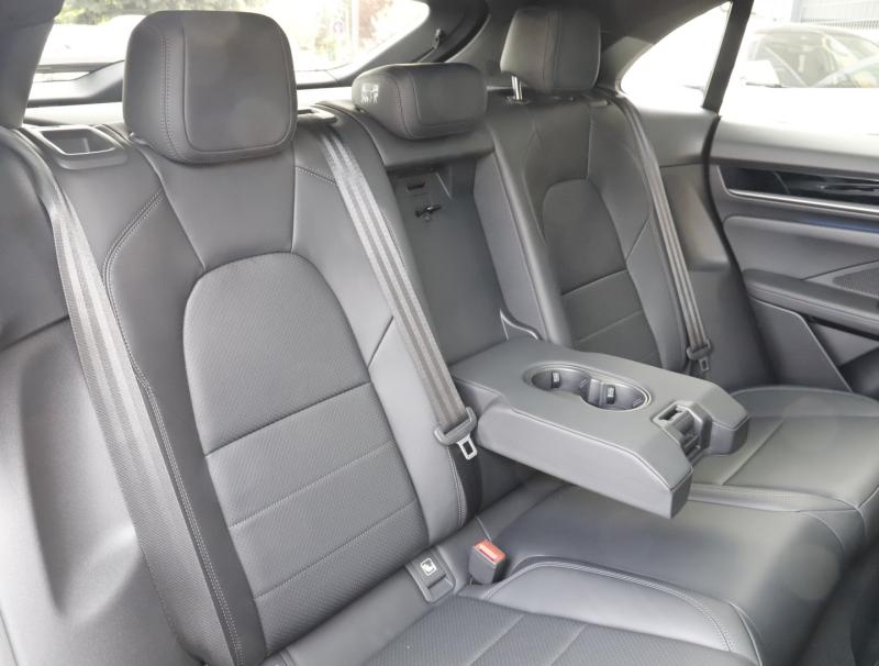 Porsche Macan 4