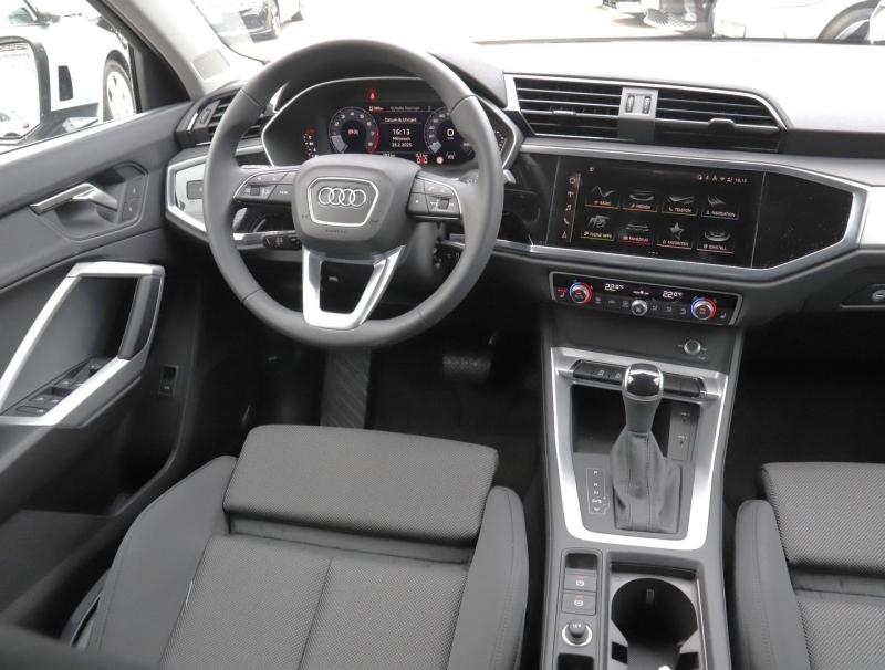 Audi Q3 35 TFSI admired