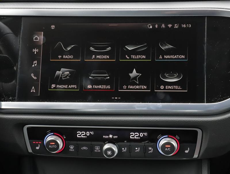 Audi Q3 35 TFSI admired