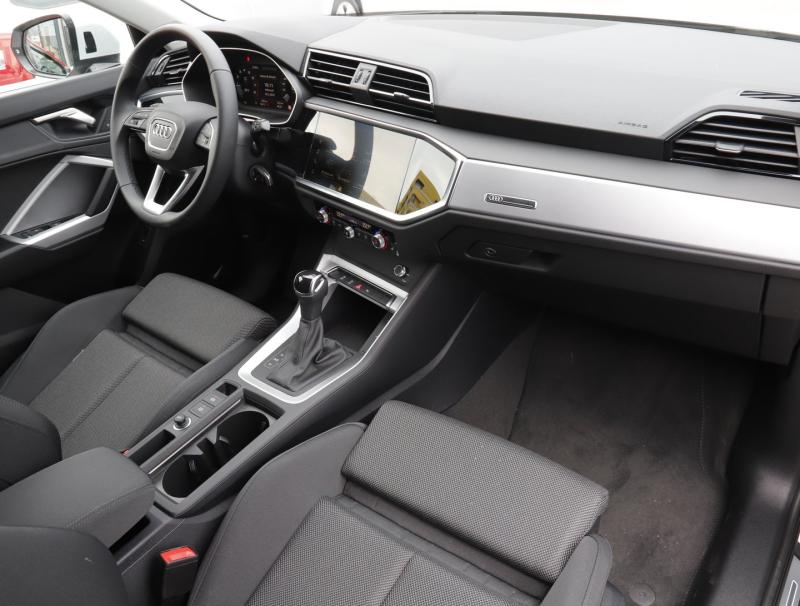 Audi Q3 35 TFSI admired