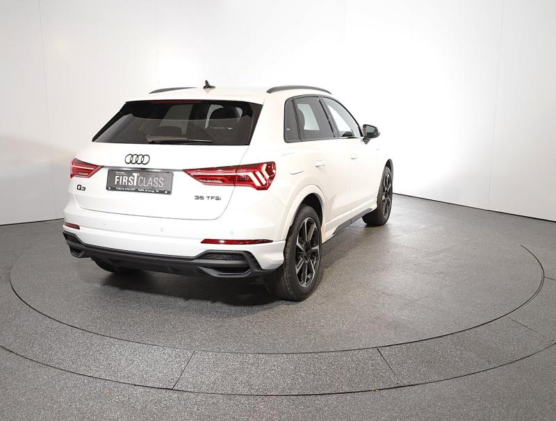 Audi Q3 35 TFSI admired