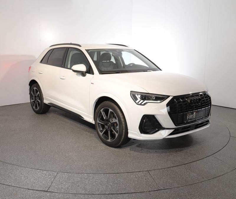 Audi Q3 35 TFSI admired