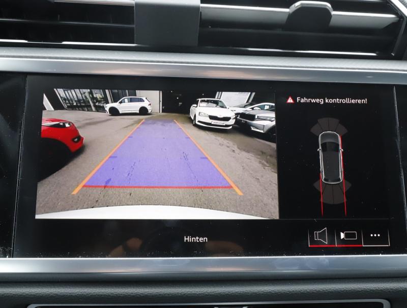 Audi Q3 35 TFSI admired