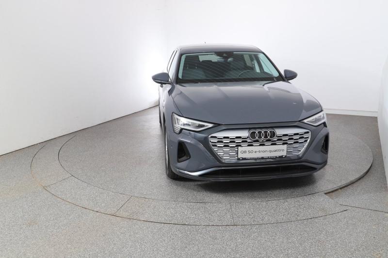 Audi Q8 50 e-tron quattro business